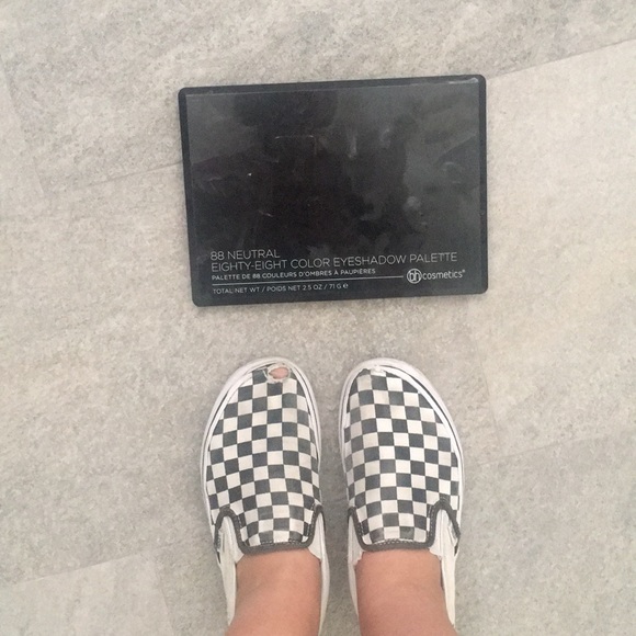 🌹eyeshadow palette lightly used 🌹 - Picture 1 of 2